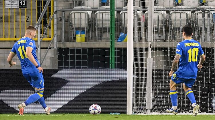 Артем Довбык сравнивает счет ударом с близкого расстояния, Фото: Twitter