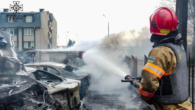 Последствия удара РФ по Киеву 10 марта. Фото ГСЧС