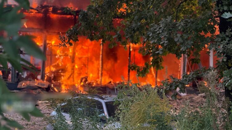 Пожар после прилета в Сумах