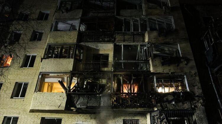 Наслідки обстрілу Києва. Фото: ДСНС