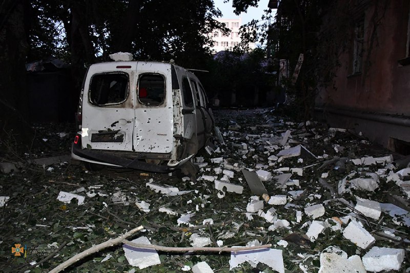 Последствия удара по Николаеву в ночь на 12 июля. Фото: ГСЧС
