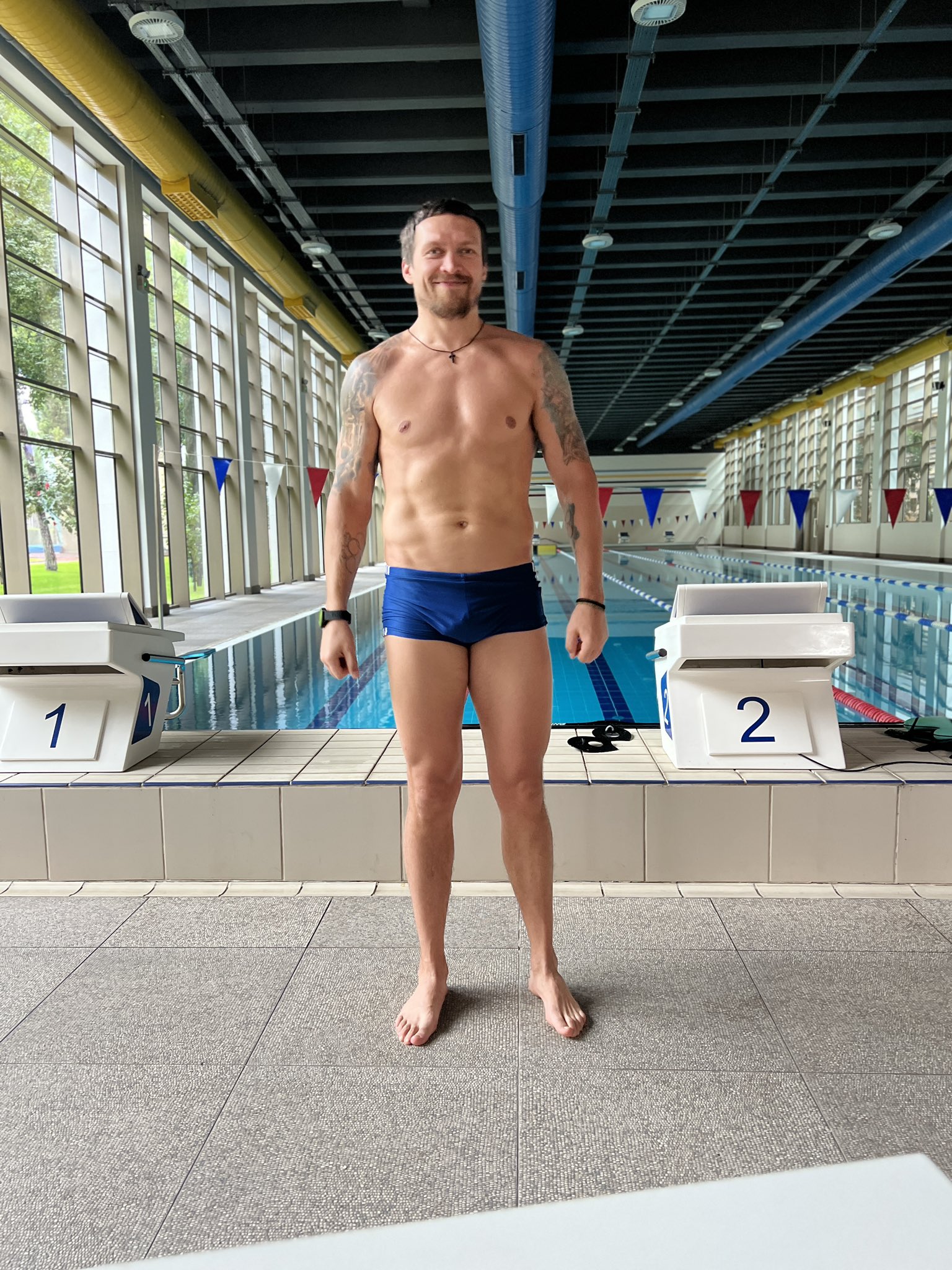 Фото Олександра Усика з басейну