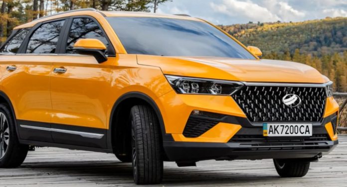 Китайский кроссовер с украинскими номерами