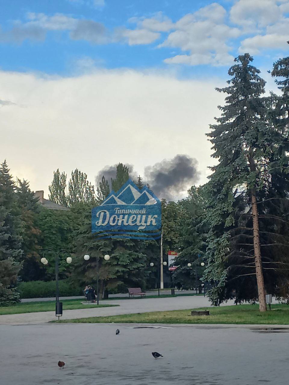 После обстрелов в Горловке начались пожары