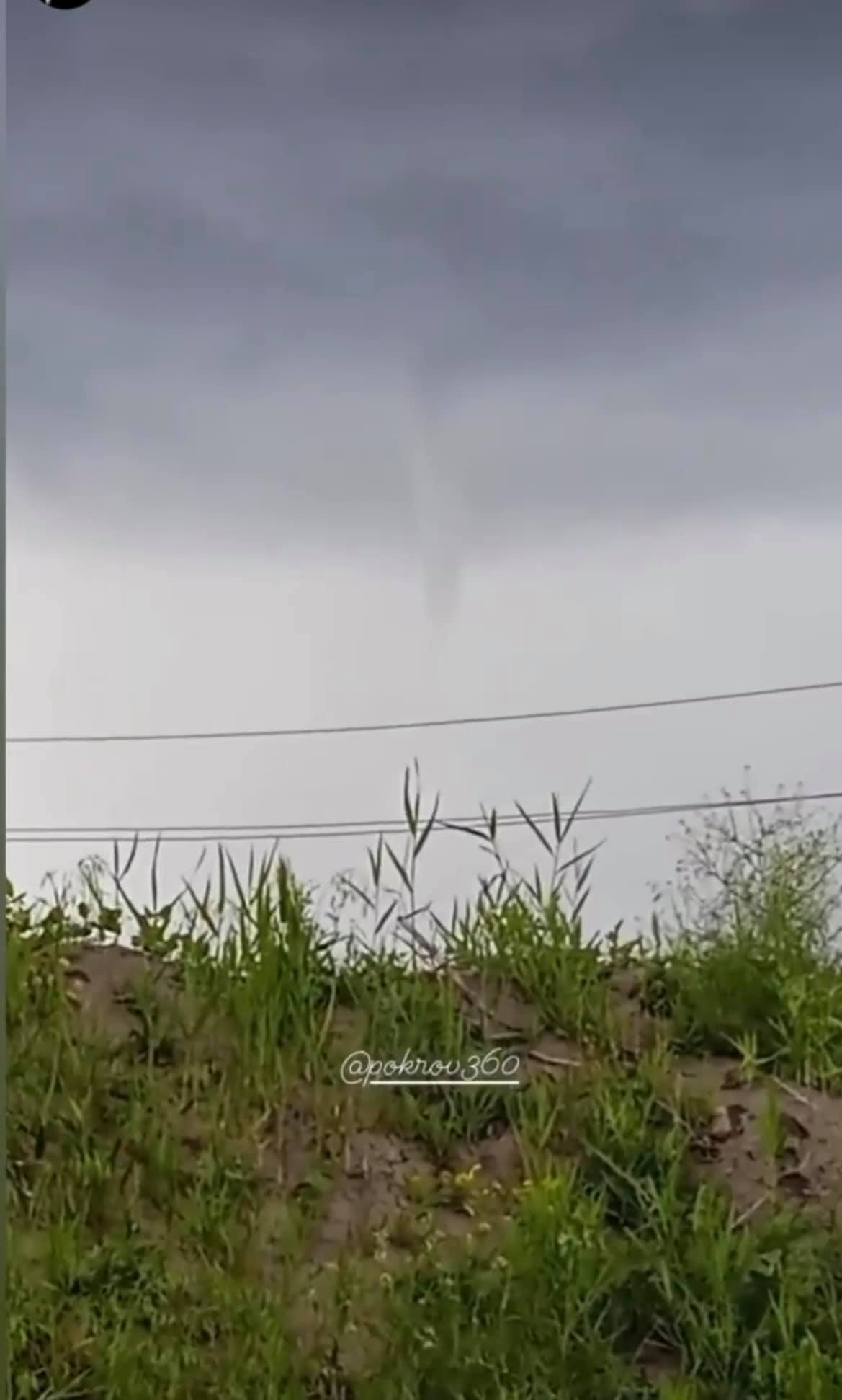 Смерч в Покровске. Фото: Facebook/&nbsp;OrdzhoCity сообщество г. Покров