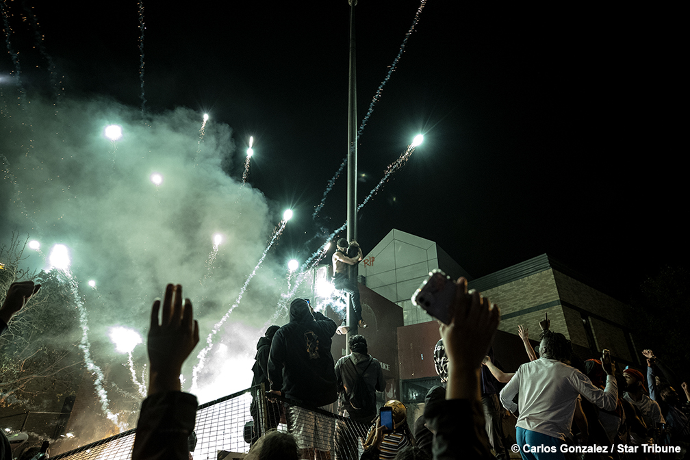 Протест в Миннеополисе. Фото: Twitter/ CarlosGphoto