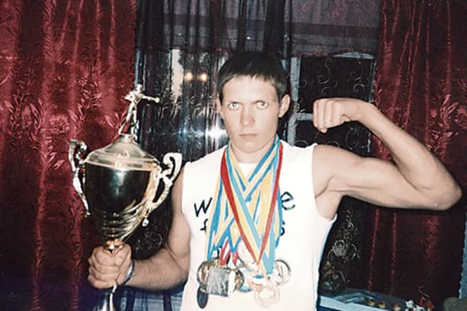 Усик в детстве