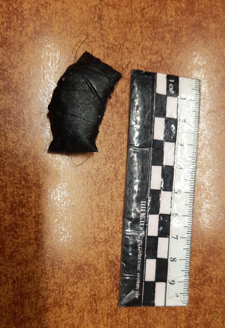 Фото: нарушителя&nbsp;с "травкой" в бороде обнаружили среди пассажиров