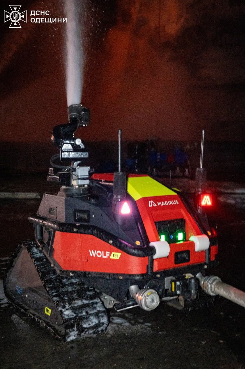 Фото тушения пожара (3). Источник - facebook.com/DSNS.GOV.UA