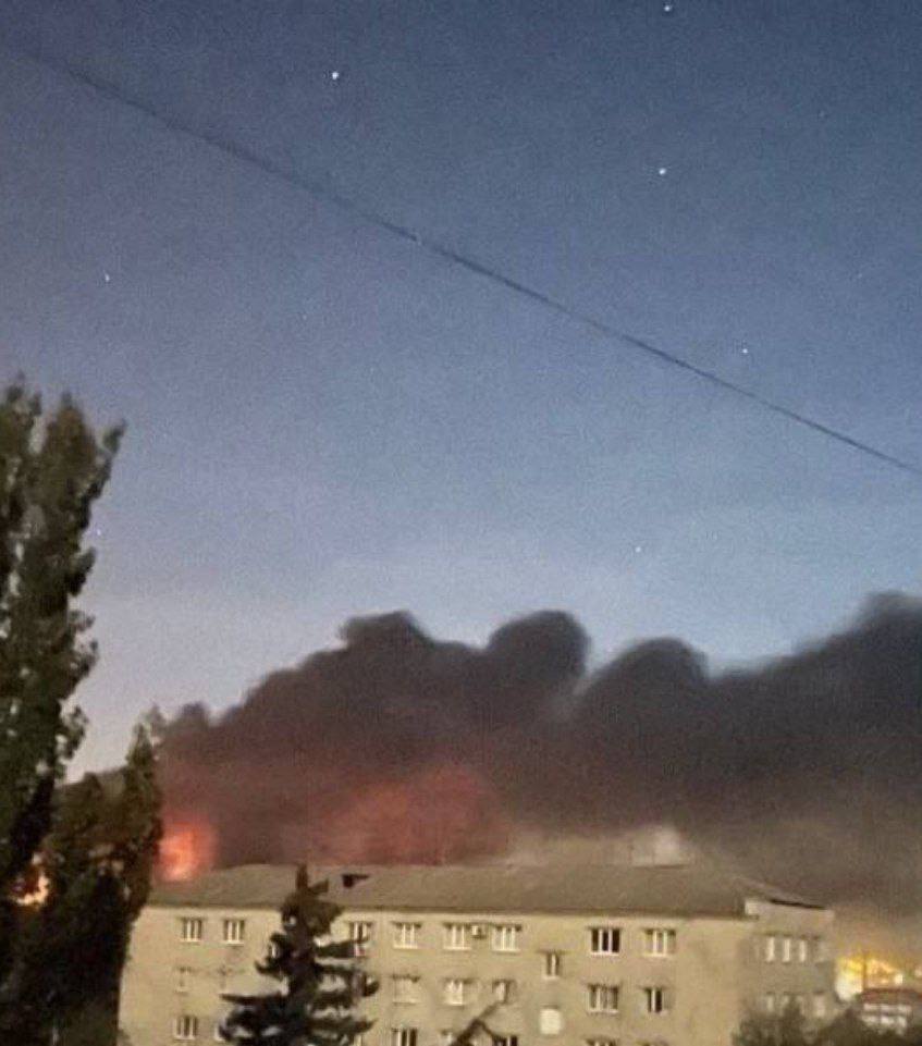 Фото (2) пожара после обстрела Краматорска. Источник - Телеграм