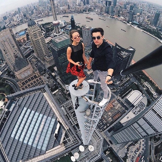 Выглядит безумно опасно. Кадр сделан в Шанхае (Китай)
Фото: @angela_nikolau